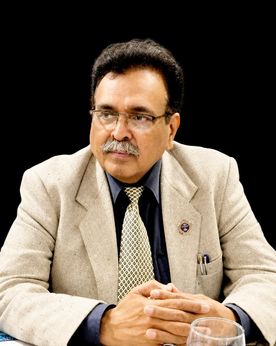 Dr Ahmed Naveed Bhatti, Vice Chairman of FAMILYCON and Chairman of the Poster Exhibition